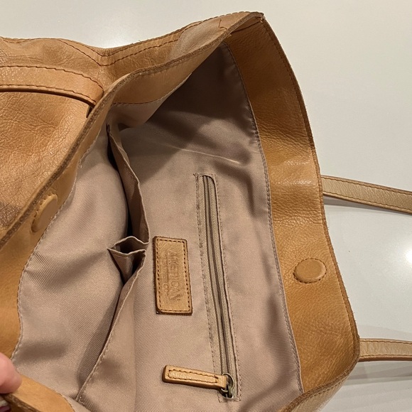 Elegant Tan Leather Tote Bag - Picture 4 of 5